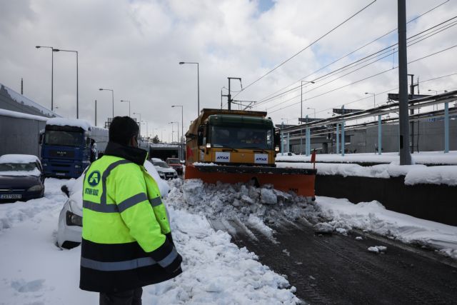 Κακοκαιρία «Ελπίδα»: «Η Πολιτεία άφησε τα φορτηγά γιατί δεν ήθελε να κόψει την εφοδιαστική αλυσίδα» λέει η Αττική Οδός