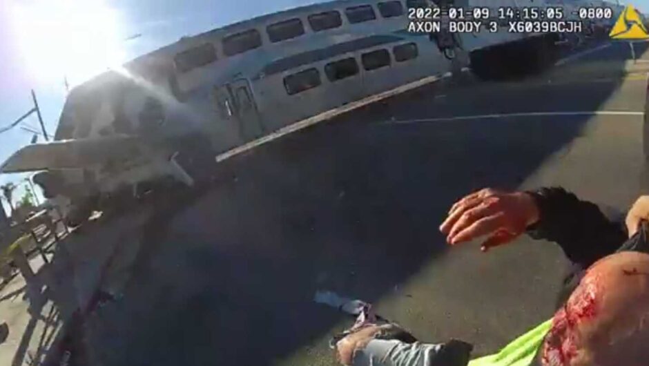 Λος Άντζελες: Έσωσαν πιλότο αεροπλάνου δευτερόλεπτα πριν τον χτυπήσει τρένο! Βίντεο ντοκουμέντο με τις δραματικές στιγμές