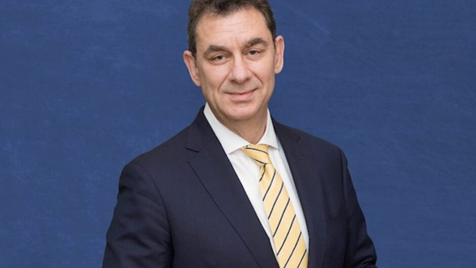 Αλ. Μπουρλά: “Βλέπει” ένα εμβόλιο ετησίως και όχι συχνές δόσεις – Έρχεται νέο εμβόλιο από την Pfizer