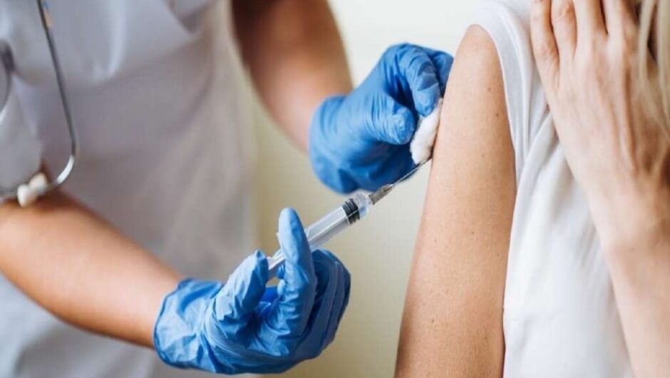 Κορονοϊός: Ξεκινά από τη Δευτέρα η επιβολή προστίμων στους ανεμβολίαστους άνω των 60 ετών