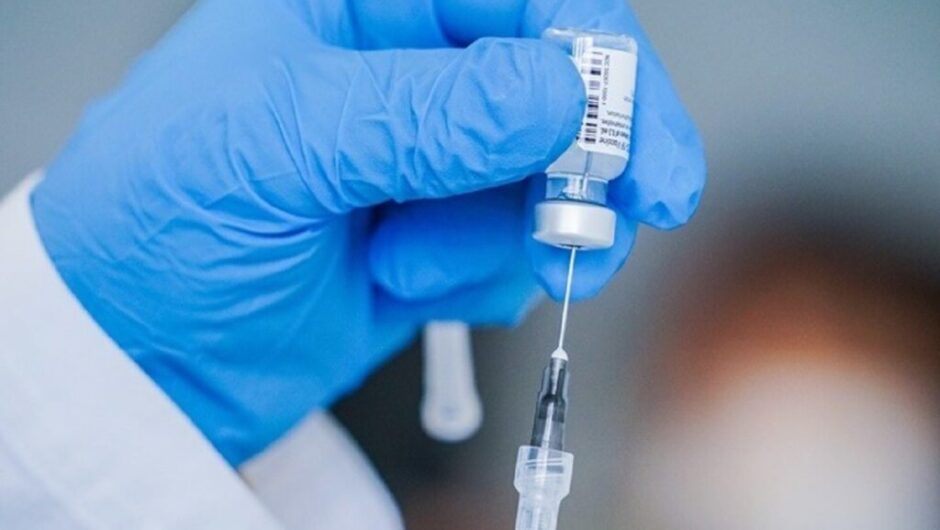 Πάτρα: Έκανε το εμβόλιο για τον κορονοϊό με ψεύτικα στοιχεία – Άρχισε να τρέχει μόλις τον κατάλαβαν