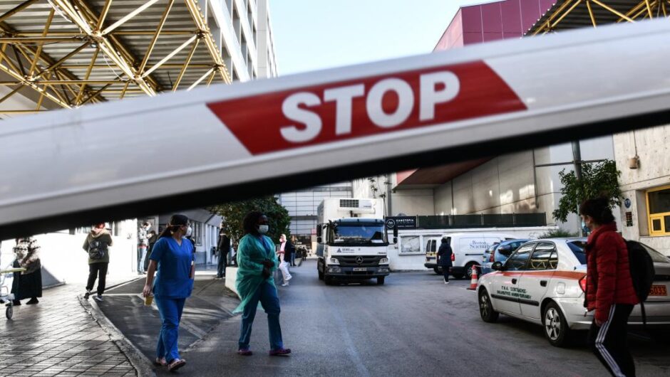 Κορωνοϊός / Στην εντατική το ΕΣΥ – Υπερδιπλασιασμός νέων εισαγωγών με 2.000 υγειονομικούς εκτός μάχης