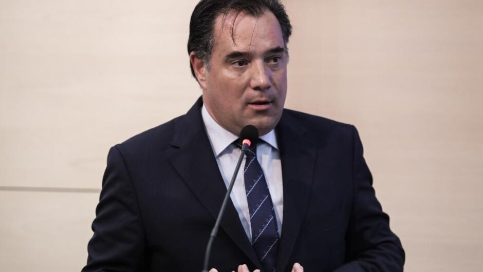 Άδωνις Γεωργιάδης / Σφύριξε τη λήξη της πανδημίας – Καμιά ενίσχυση στους εργαζόμενους στην εστίαση