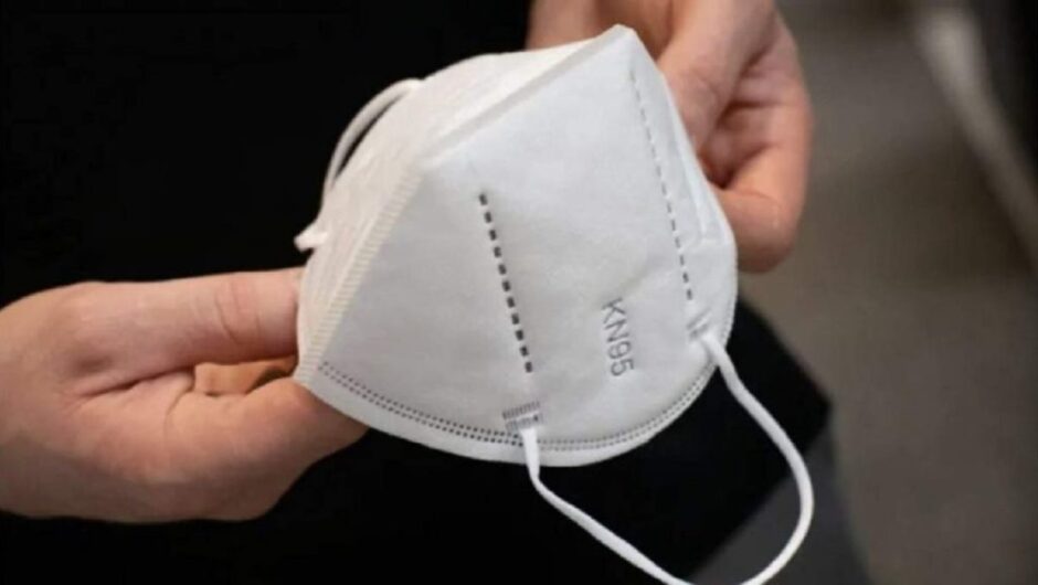Κορωνοϊός: Σε πόση ώρα κολλάς, ανάλογα με τη μάσκα που φοράς – Τι ισχύει για KN95, υφασμάτινες, χειρουργικές