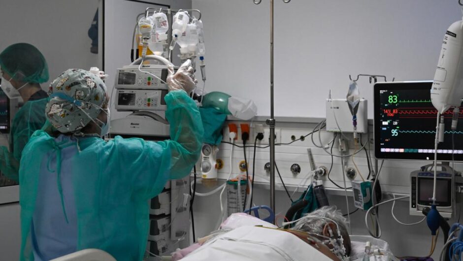 ΠΟΕΔΗΝ / Διασωληνωμένοι πεθαίνουν πριν προλάβουν να βρουν κρεβάτι σε ΜΕΘ