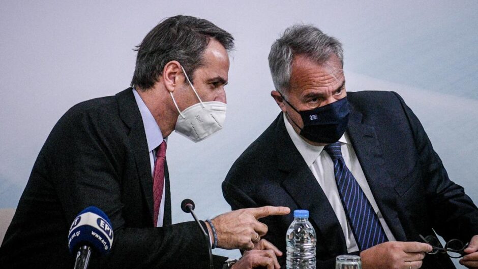 Κυβέρνηση Μητσοτάκη / Κατόπιν εορτής ζητεί από τα υπουργεία εφεδρικό πλάνο λόγω της «Όμικρον»