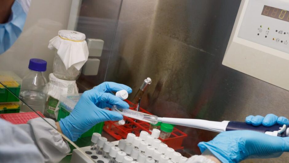 Παύλος Πολάκης / Έκλεισε η πλατφόρμα για τα μονοκλωνικά – Δεν προμηθεύτηκαν νέα