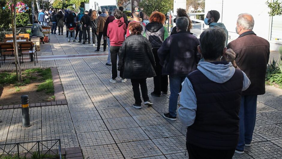 Ταλαιπωρίας συνέχεια: Για μία ακόμα μέρα τεράστιες ουρές για ένα rapid test