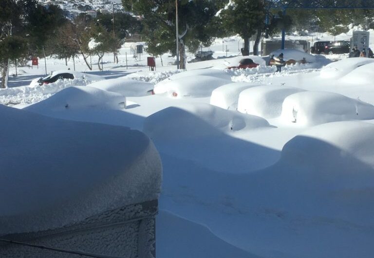 ΠΟΕΔΗΝ: Εικόνες εγκατάλειψης νοσοκομείων – Πνιγμένα στο χιόνι (Photos)