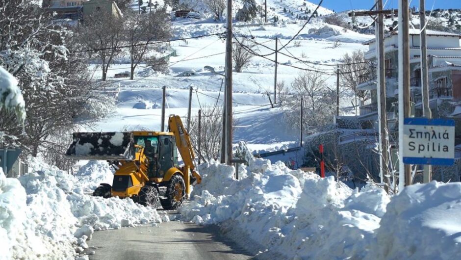 Σπηλιά: Παραμένει εντυπωσιακή στα … λευκά, αλλά χωρίς σταθερή επικοινωνία (βίντεο-φωτό)