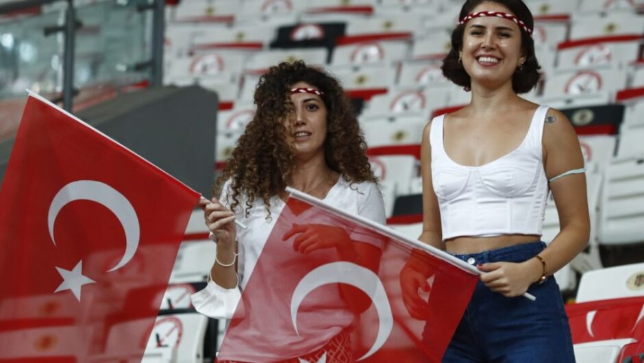 Τουρκία: Οι πολίτες φοβούνται την οικονομία και εμπιστεύονται την αστυνομία – Έκπληξη το ποια χώρα θεωρούν πιο εχθρική