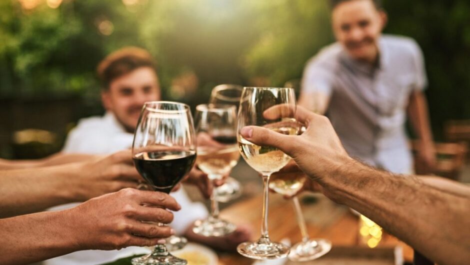 Τα 4 βασικά λάθη που συνηθίζουν να κάνουν όσοι πίνουν κρασί