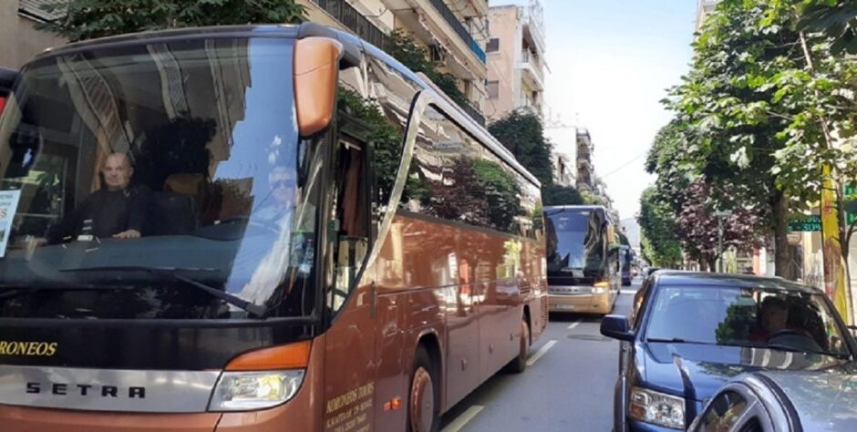 Βόλος: Βγαίνουν στους δρόμους τα τουριστικά λεωφορεία