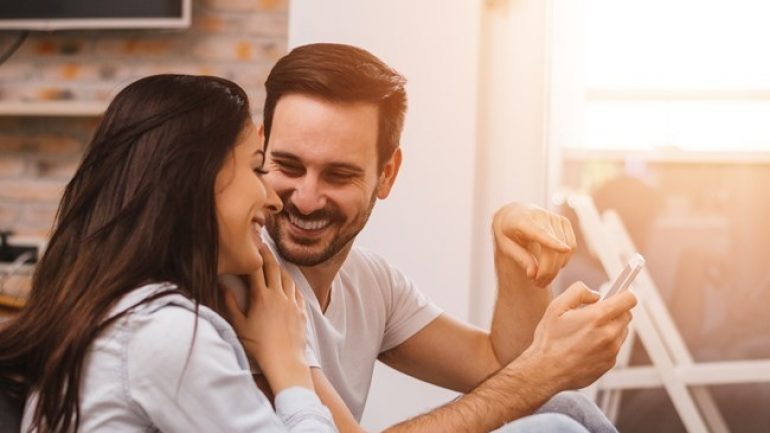 5 συμπεριφορές που σε ανησυχούν στην αρχή της σχέσης (αλλά δεν θα έπρεπε)