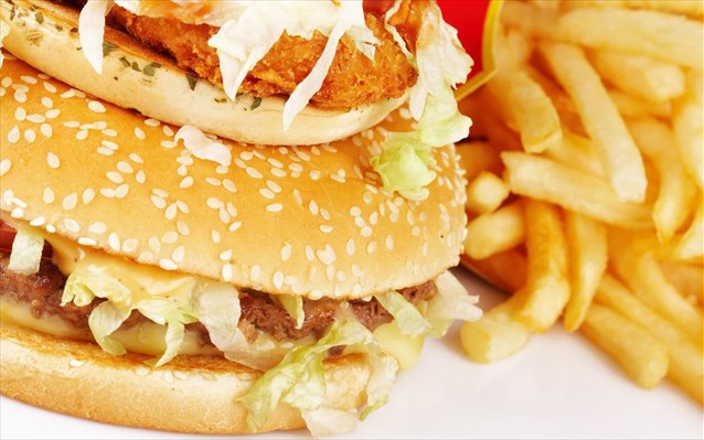 Σνακ πριν τον ύπνο: Γιατί είναι κακή ιδέα;