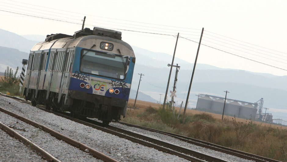 Σύγκρουση αμαξοστοιχίας που εκτελούσε το δρομολόγιο Λάρισα – Βόλος με επιβατικό όχημα