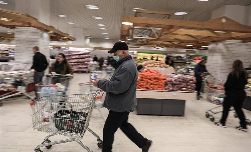 Ακρίβεια: Βραδυφλεγής βόμβα που απειλεί το κυβερνητικό αφήγημα