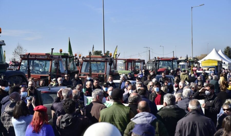Στο πλευρό των αγροτών οι εκπαιδευτικοί