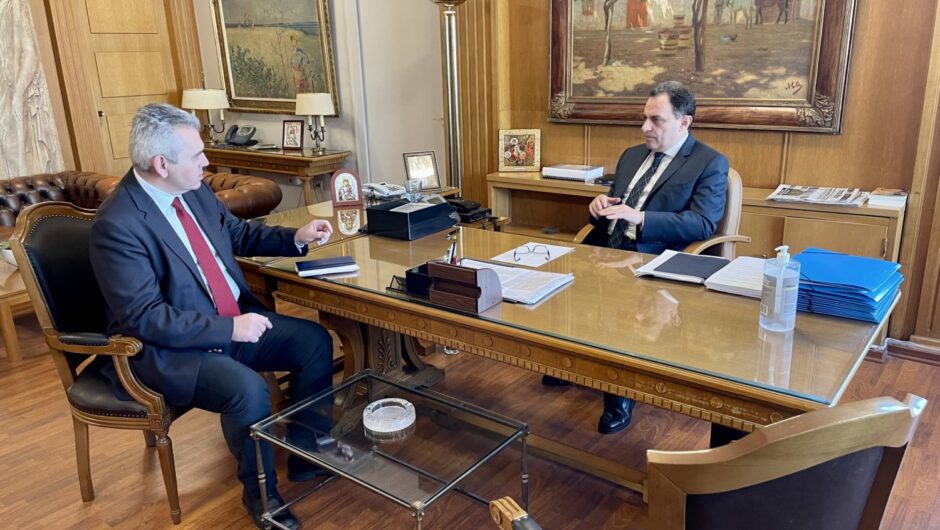 Το «κόκκινο χαλί» του Μάξιμου στους αγρότες