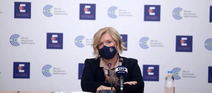 Υποχωρεί η κυβέρνηση: Σκέψεις για επιστροφή των υγειονομικών και «χαλάρωση»