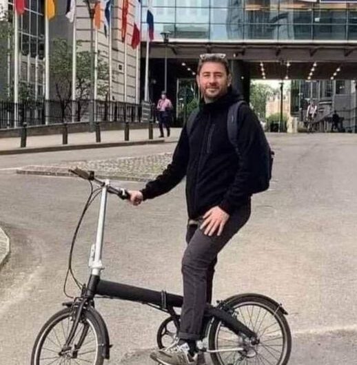 Να λείπουν οι χλευαζζζμοί στο πρόσωπο του ΑΡΧΗΓΟΥ!!!