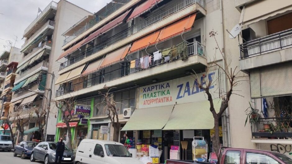 Λάρισα: Νεκρός 58χρονος σε διαμέρισμα στο κέντρο της πόλης (φωτό)