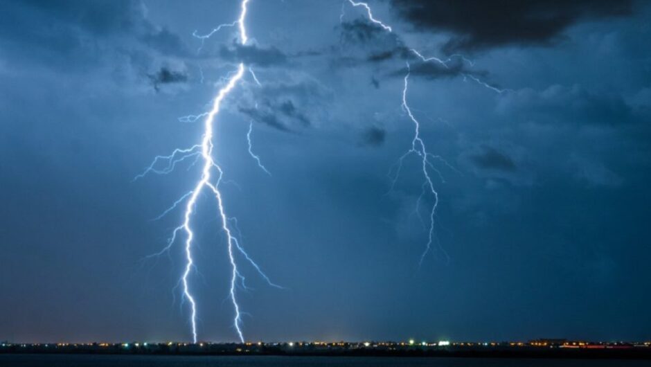 Καιρός: Πάνω από 1.500 οι κεραυνοί την Τετάρτη