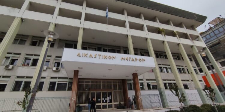 ΜΟΔ Λάρισας: Έβαλε φωτιά στο κατάστημα όπου εργαζόταν, από αγανάκτηση – Το δράμα ενός 24χρονου
