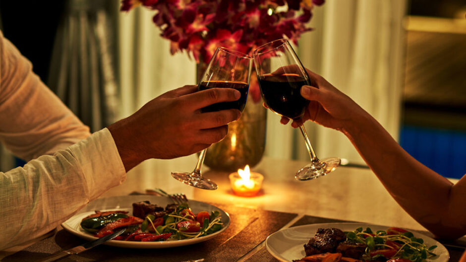 Ημέρα Αγίου Βαλεντίνου: 7+1 συμβουλές για να περάσετε καλά αν βγείτε έξω για δείπνο
