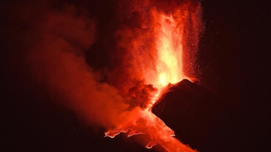 Αίτνα / Το ηφαίστειο «βρυχάται» ξανά
