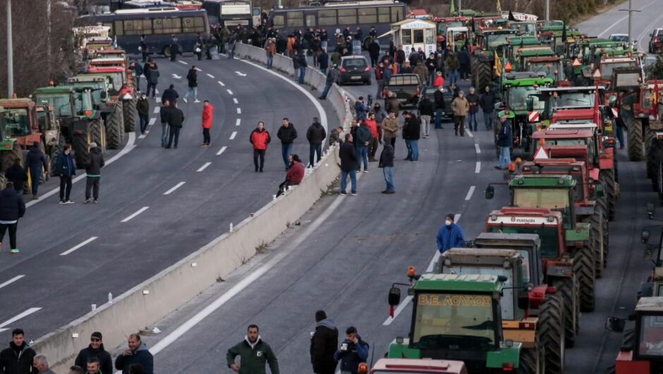 Αγρότες / Η κάθοδος των τρακτέρ τρομάζει την κυβέρνηση