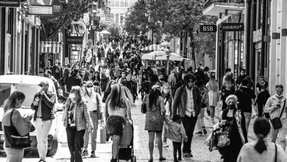 Χαλάρωση των μέτρων από το Σάββατο με 80 νεκρούς, 18.605 νέα κρούσματα κορονοϊού και 470 διασωληνωμένους