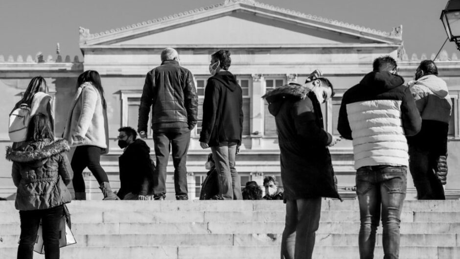 Ενώ φοβούνται νέο κύμα κορονοϊού: 67 νεκροί – 19.623 νέα κρούσματα – 455 διασωληνωμένοι
