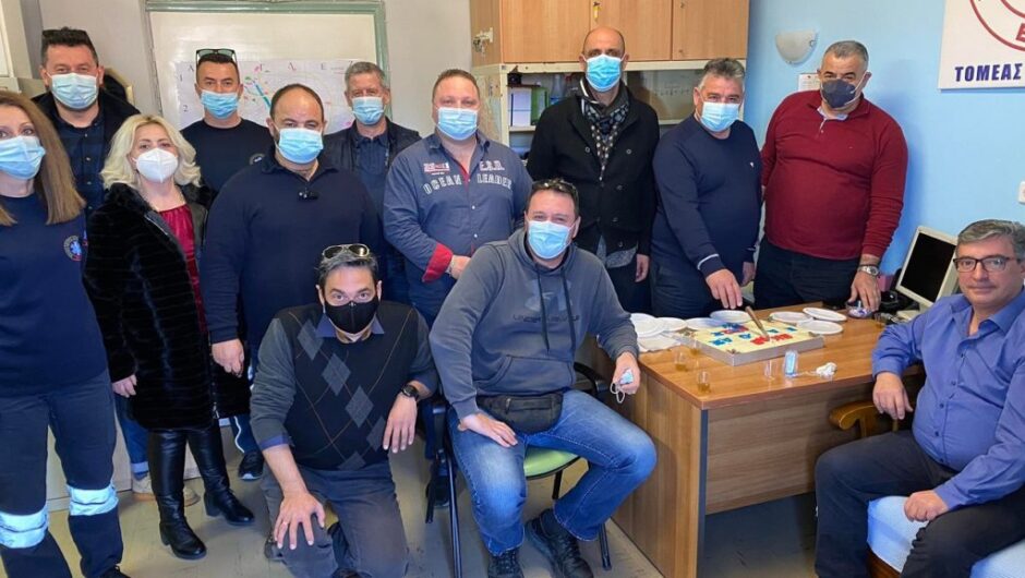 Την πρωτοχρονιάτικη πίτα έκοψε το ΕΚΑΒ Ελασσόνας (φώτο)