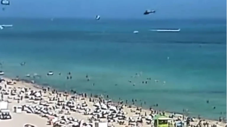 Μαϊάμι: Η στιγμή που ελικόπτερο πέφτει σε γεμάτη παραλία με λουόμενου