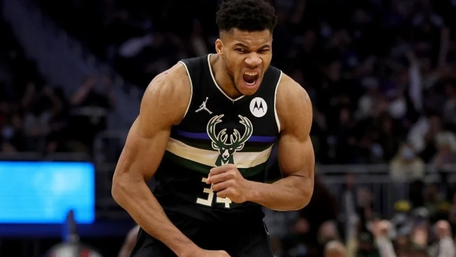 Αντετοκούνμπο: Η πενηντάρα του φοβερού τρομερού Giannis κόντρα στους Πέισερς