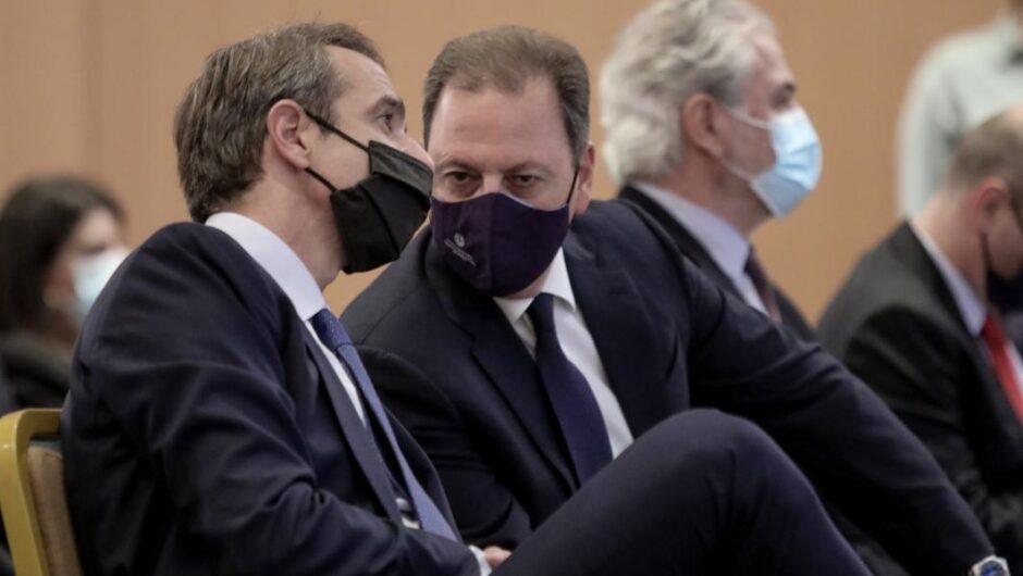 Σε «τσάντες» τα ρουσφέτια, στις «Λίστες» η συγκάλυψη, στην κοινωνία φτώχεια & εγκατάλειψη