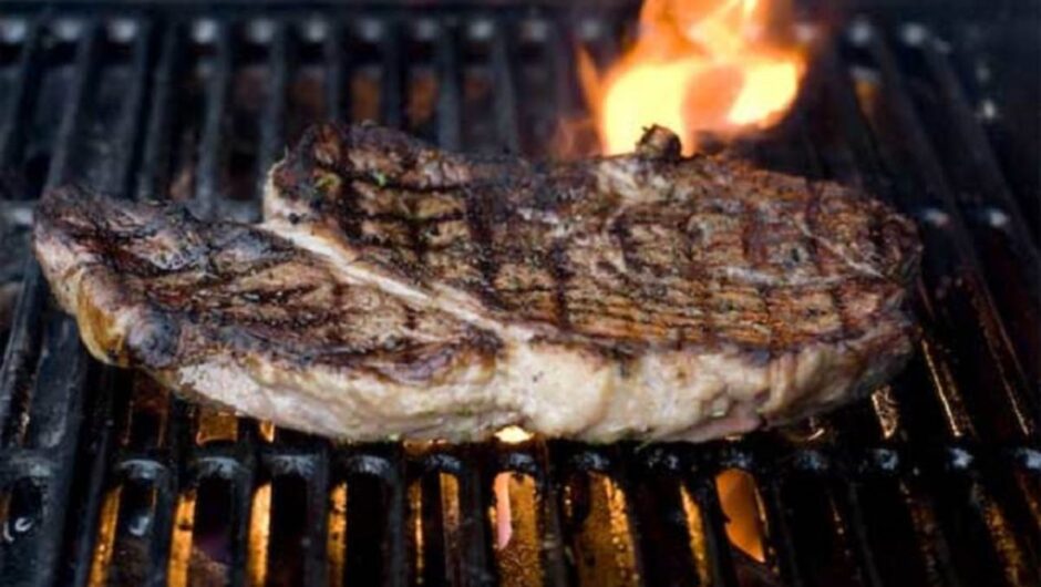 Μικρότερος ο κίνδυνος καρκίνου για όσους δεν τρώνε συχνά κρέας