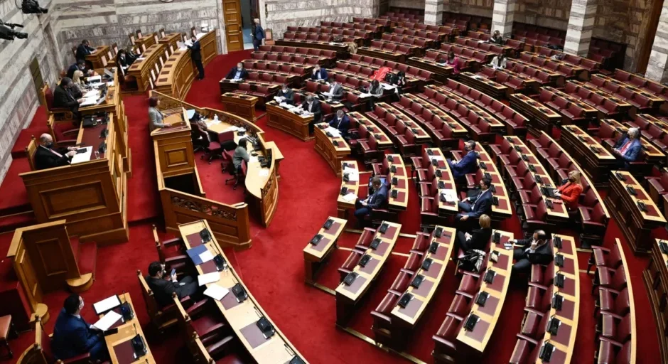 ΣΥΡΙΖΑ: Ψήφισε «παρών» στην τροπολογία για τα μπόνους των υγειονομικών