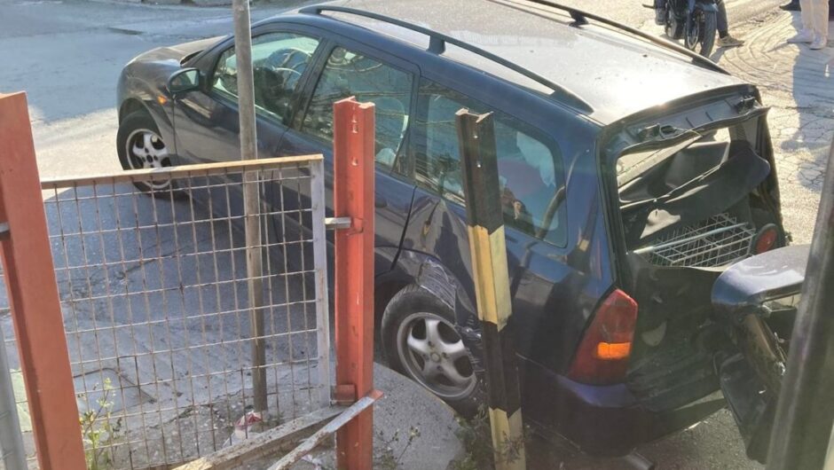 Αμαξοστοιχία που εκτελούσε το δρομολόγιο από Βόλο προς Λάρισα συγκρούστηκε με όχημα (φωτ.)