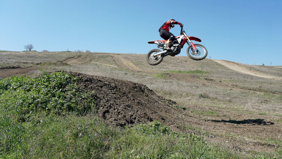 Νεαρός τραυματίστηκε με μηχανή motocross έξω από τη Λάρισα