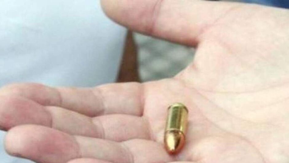 Αναβλήθηκε αγώνας στο Λουτράκι επειδή βρήκαν σφαίρες στο παρμπρίζ του διαιτητή