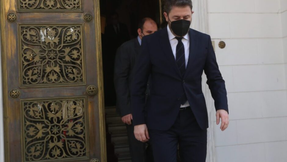 Συναίνεση ειδικού (εθνικού) σκοπού από το ΚΙΝΑΛ, με …ελαφρά πυρά κατά Μητσοτάκη
