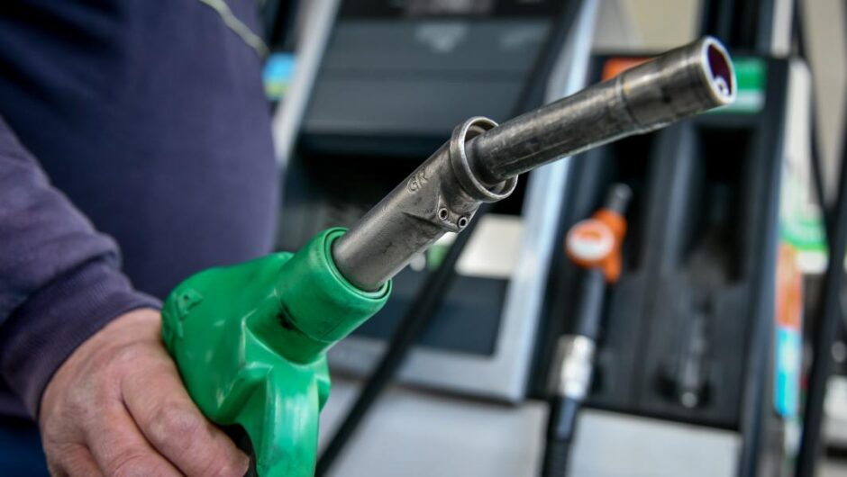 Επιδότηση καυσίμων / Απευθείας στα διυλιστήρια για το diesel – Πόσα παίρνουν οι ιδιοκτήτες ΙΧ και τα ταξί