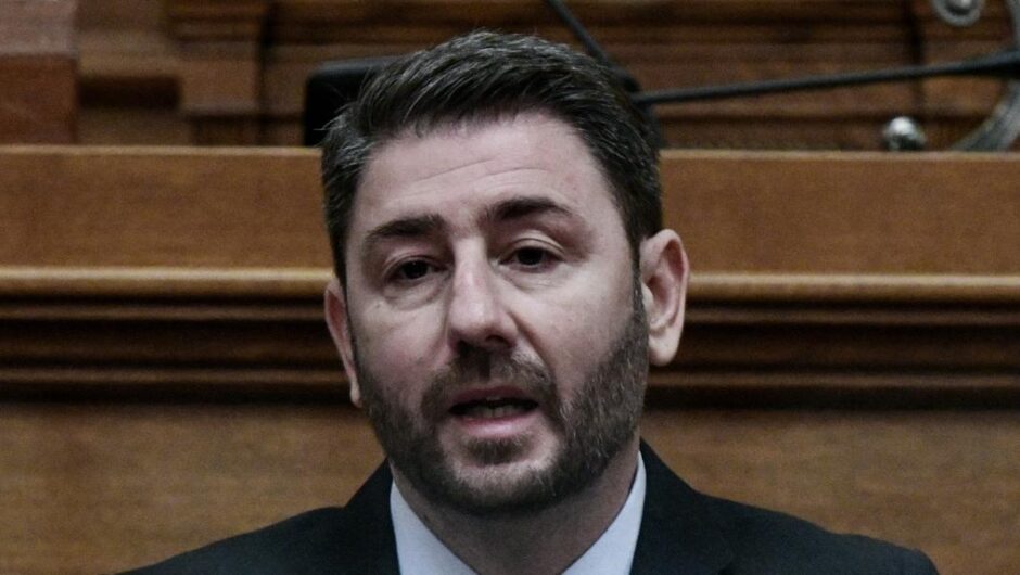 Νίκος Ανδρουλάκης / Δεν ξέρει ούτε πόσα εκατομμύρια χρωστάει το ΠΑΣΟΚ αλλά υπόσχεται τραπεζική ρύθμιση