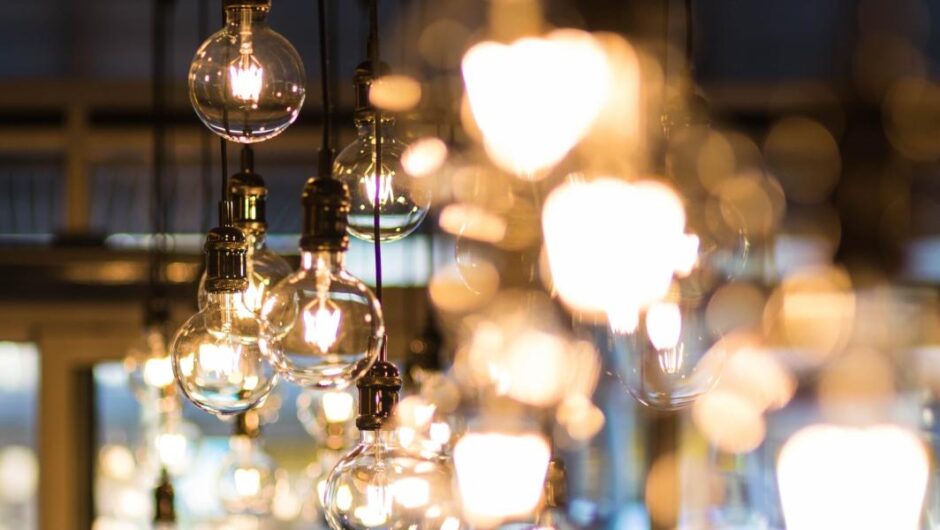 Λογαριασμοί ρεύματος / Όργιο αυθαιρεσίας στη λιανική αγορά ρεύματος