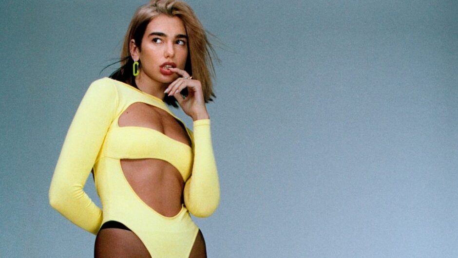 Η Dua Lipa σου δείχνει πως να φοράς το καλό σου φόρεμα κάθε μέρα