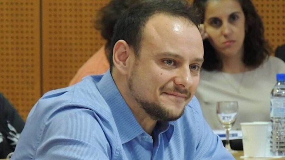 Μαγιορκίνης: «Σκέψεις για κατάργηση του πιστοποιητικού εμβολιασμού»