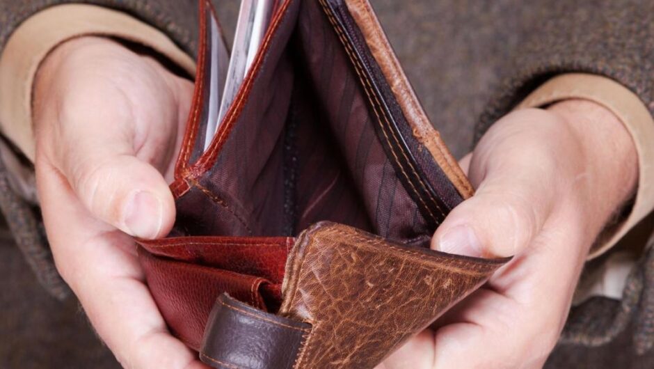 Κατώτατος μισθός / Δραματικές απώλειες 14%