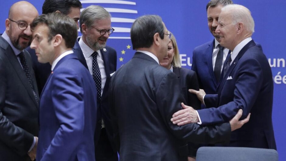 ΝΑΤΟ / Μη παρέμβαση αλλά και περισσότερα όπλα στο Κίεβο